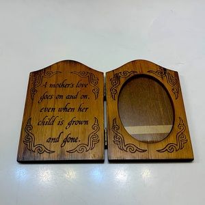 from the seller
Vintage 1989 House Of Lloyd Double Wood 4X6
Hinged Frame